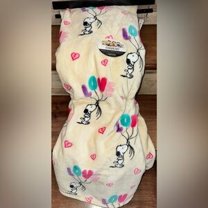 Cute 🥰 Peanuts Snoopy Valentine plush throw blanket by Berkshire 60” x 70”